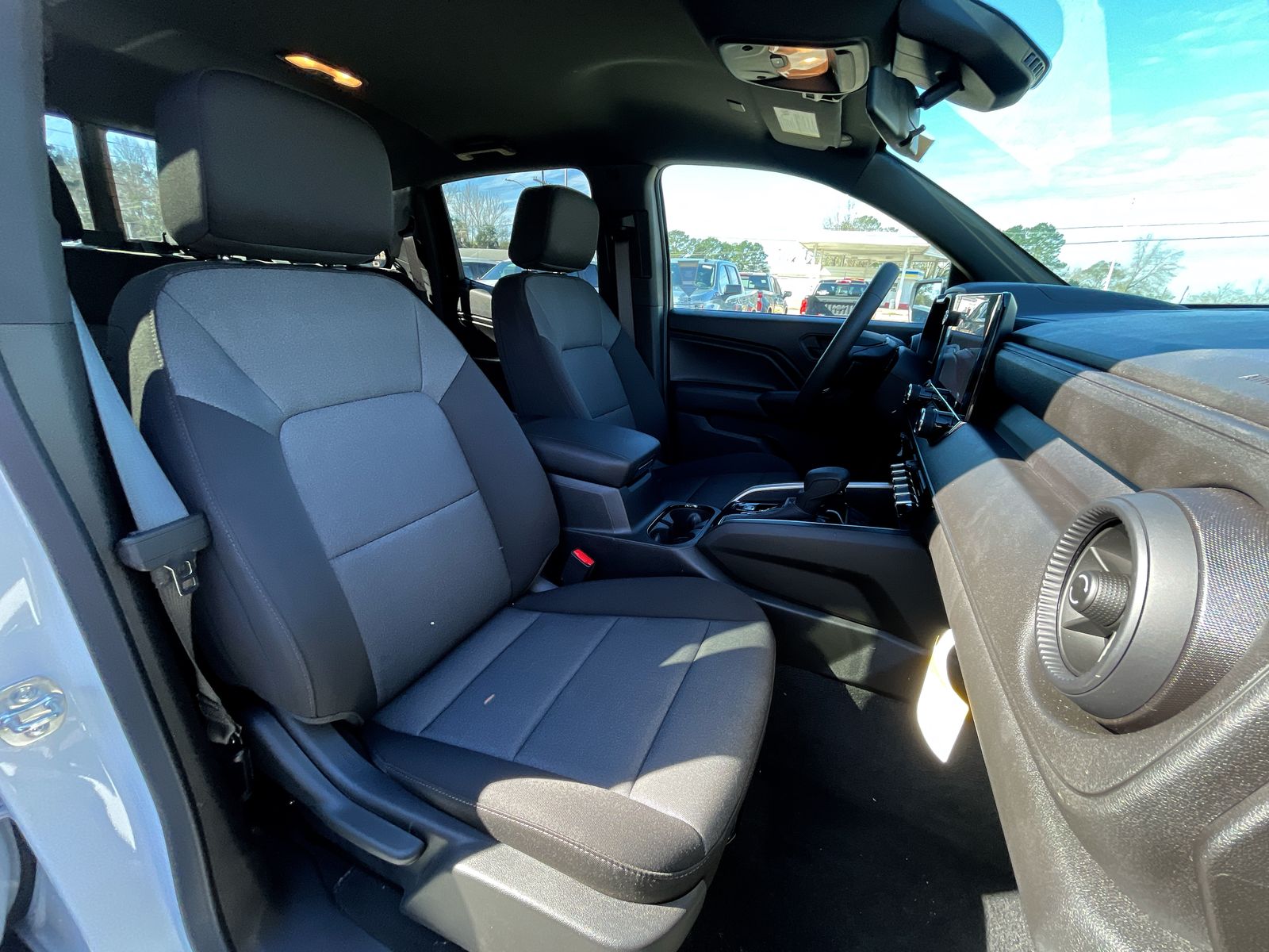 2025 Chevrolet Colorado WT/LT