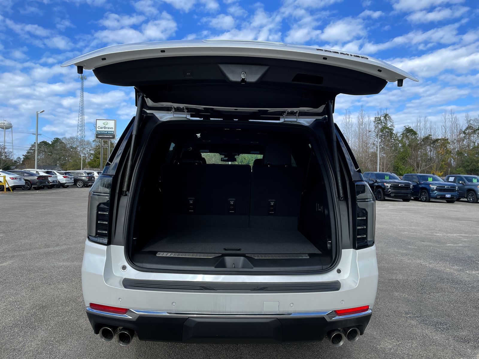 2025 Chevrolet Suburban Premier